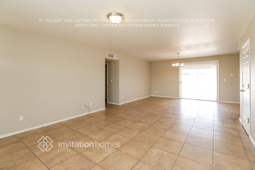 Building Photo - 1376 E 30th Ave