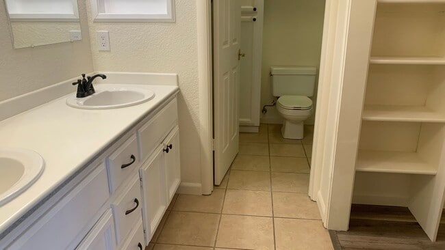 Building Photo - Adorable well maintained 3 bedroom 2 bath ...