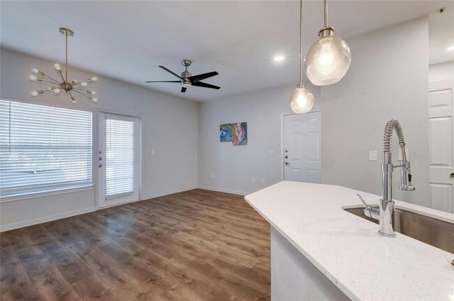 Building Photo - 2320 Gracy Farms Ln