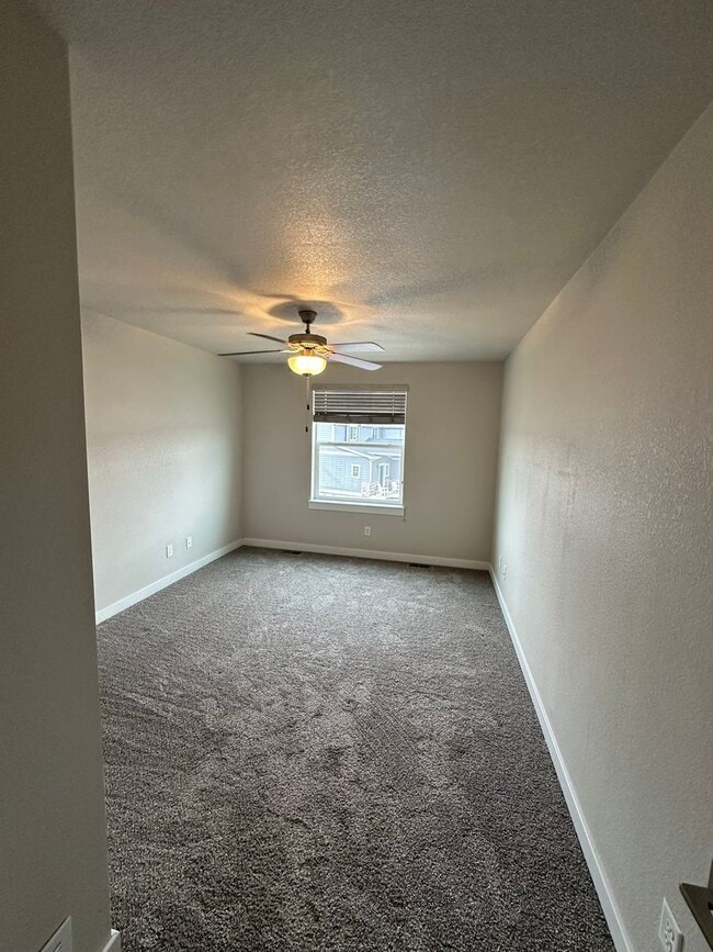 Building Photo - Amazing 3 bedroom townhome in Windsor!