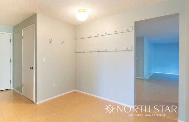 Building Photo - Charming One Level Home In The Four Seasons Neighborhood