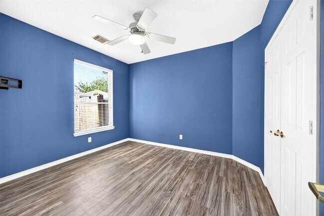Building Photo - 11214 Hillside Glen Trail