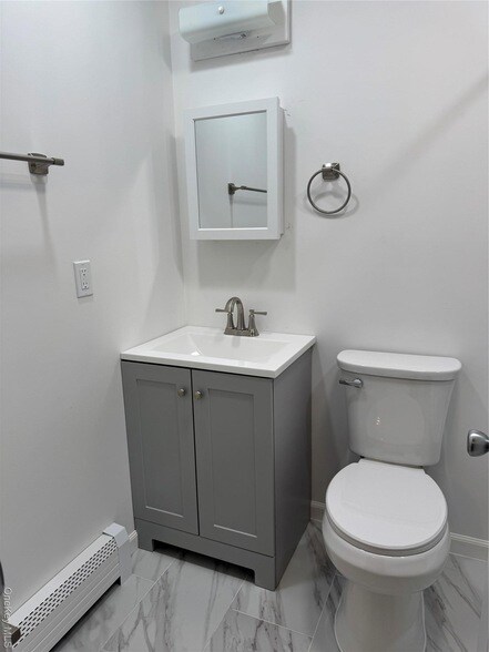 Building Photo - 542 E Pine St