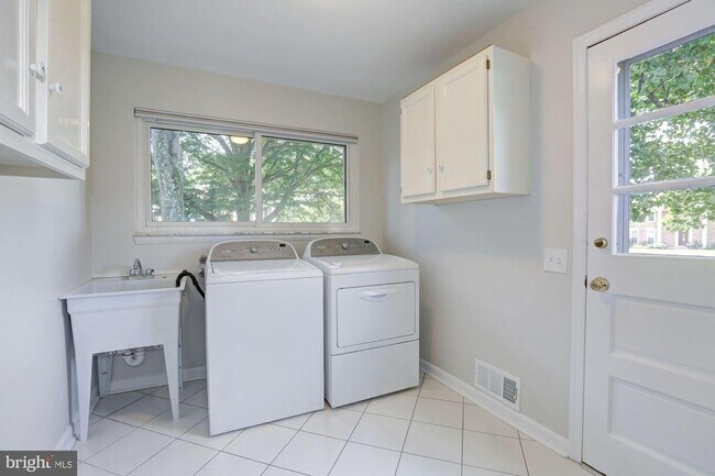 Building Photo - 8804 Falls Chapel Way