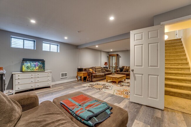 Building Photo - Beautiful 5 bed, 3 Bath House in Central Fort Collins!