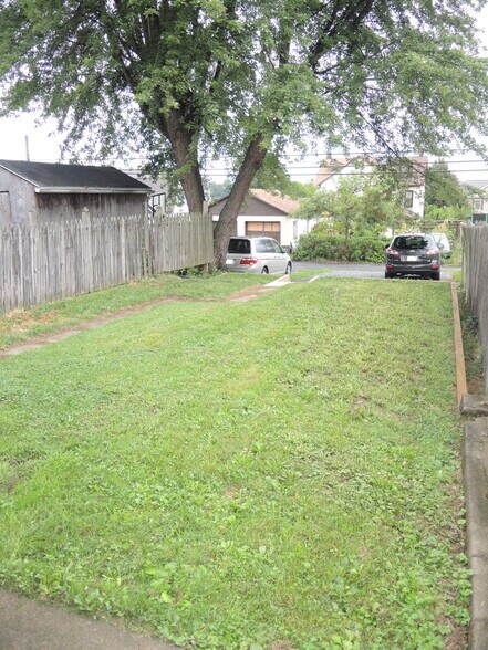 Building Photo - 1107 W Lincoln St