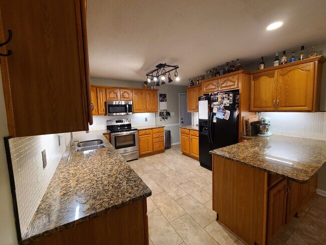 Building Photo - Ring in 2026 with THIS Great Rental!