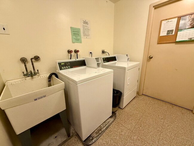 Building Photo - 3108 Roberts Dr