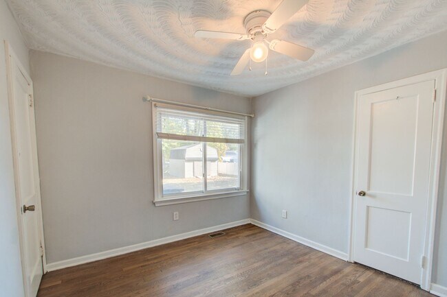 Building Photo - 200 Cynthia Dr