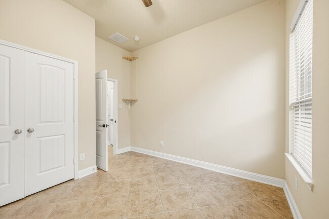 Building Photo - 8111 Sweet Gardens Ct