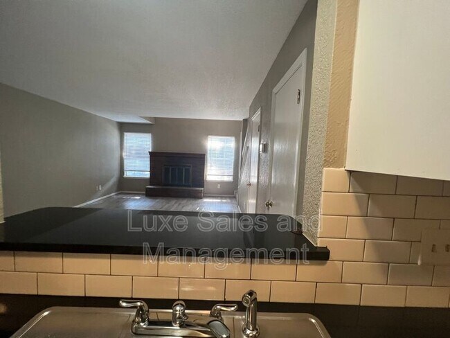 Building Photo - 3200 W Britton Rd