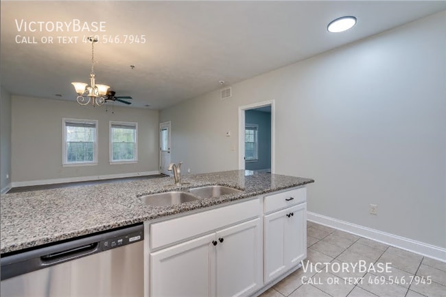 Building Photo - 410 Creekside Ln