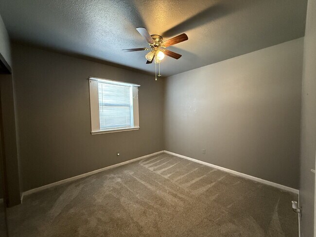 Building Photo - 3BR/Ba duplex in Branson West