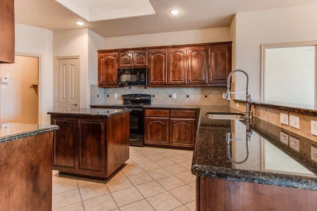 Building Photo - 3220 Hornbeam St