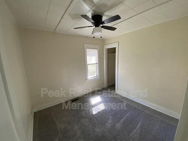 Building Photo - 316 Maplelawn St SE