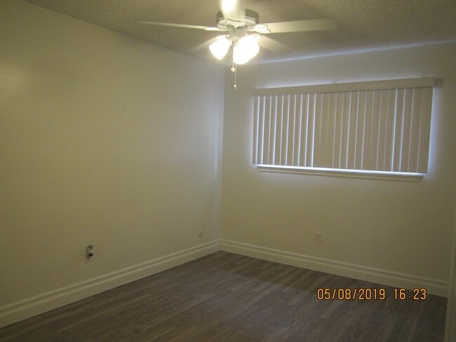 Building Photo - IMMACULATE DUPLEX - GREAT LOCATION