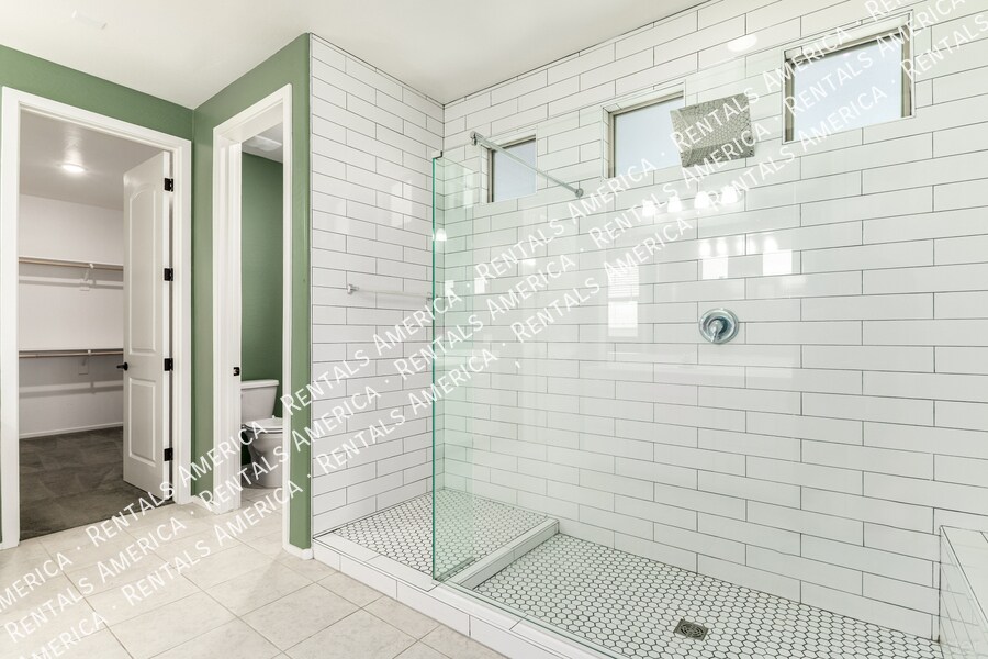 Building Photo - 13695 N 145th Dr