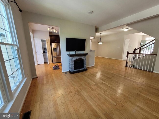 Building Photo - 10 Bridle Ct