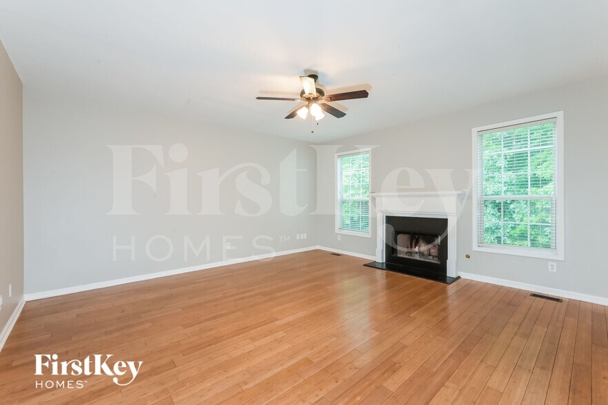 Building Photo - 1577 Silver Ridge Dr SW