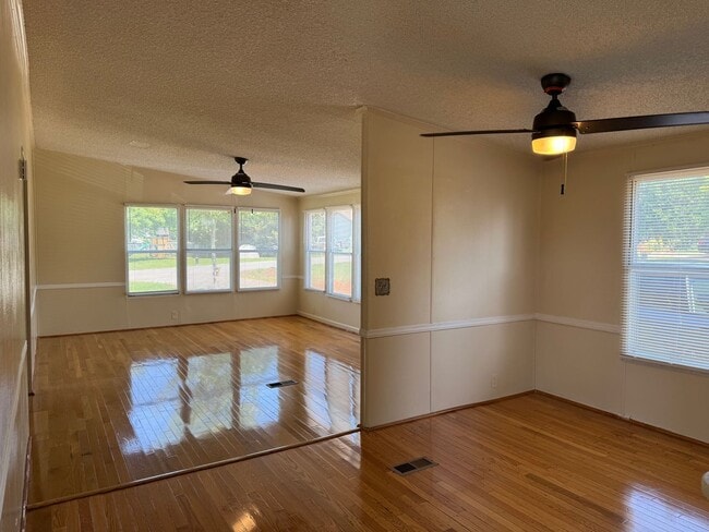 Building Photo - Three Bedroom Doublewide in Claremont