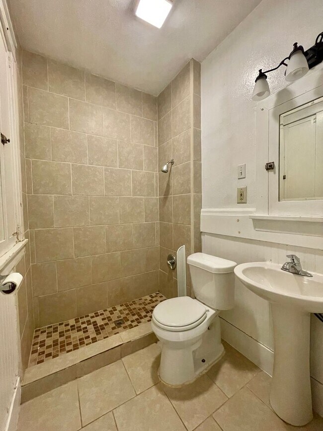 Building Photo - 3-4 Bed standalone