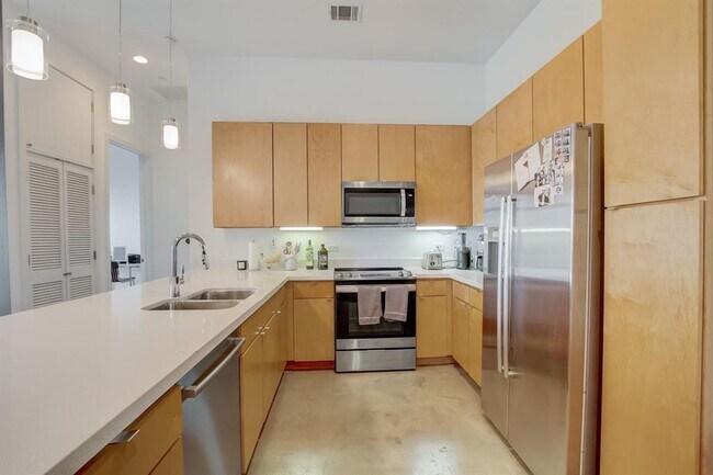 Building Photo - 507 Sabine St
