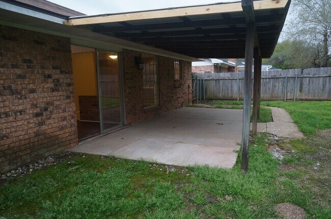 Building Photo - 114 Napoleon Dr