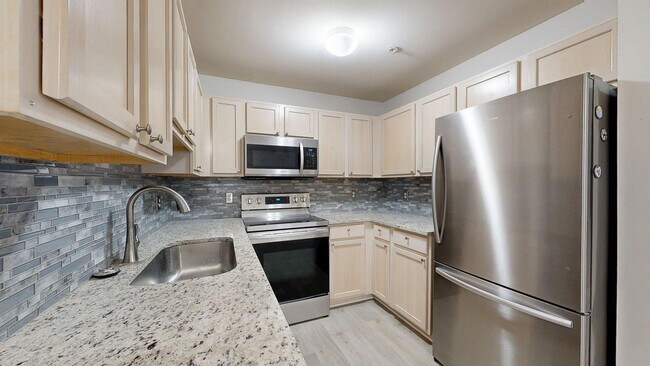 Building Photo - 1866 Lindsay Ln