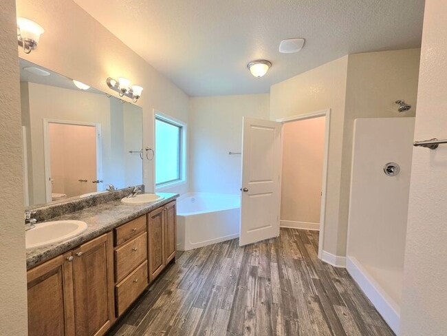 Building Photo - 5297 Parkside Dr
