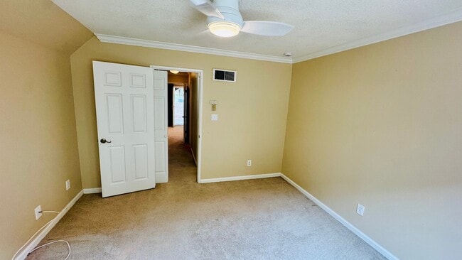 Building Photo - 7425 Charmant Dr