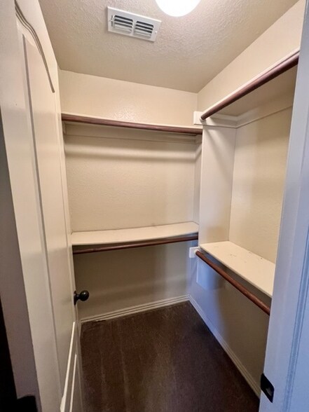 Building Photo - 1961 E Peppervine Dr