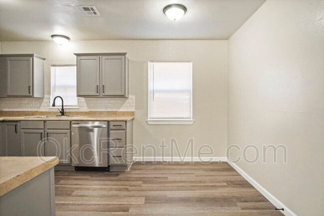 Building Photo - 6703 NW 25th St