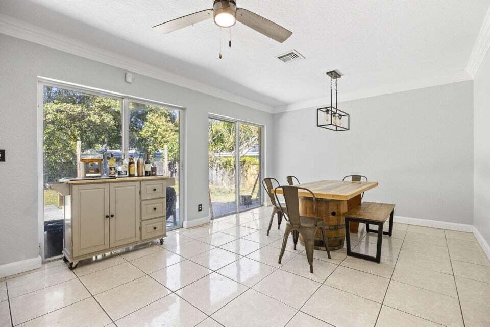 Building Photo - 1651 Suwanee Dr