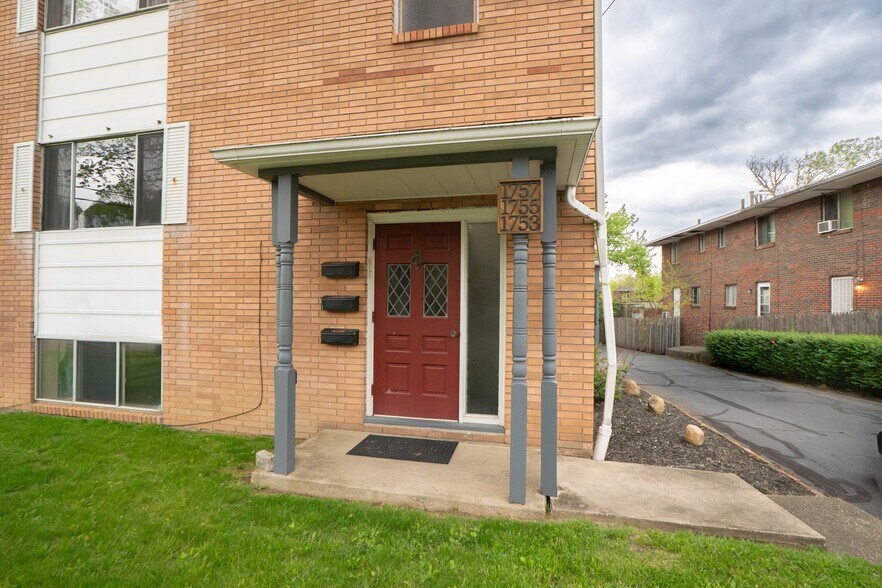 Building Photo - 1755 Cromwell Dr