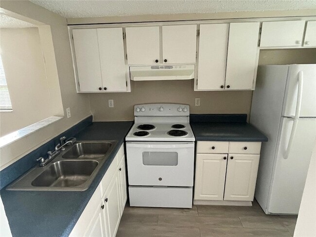 Building Photo - 4126 Shoreline Dr