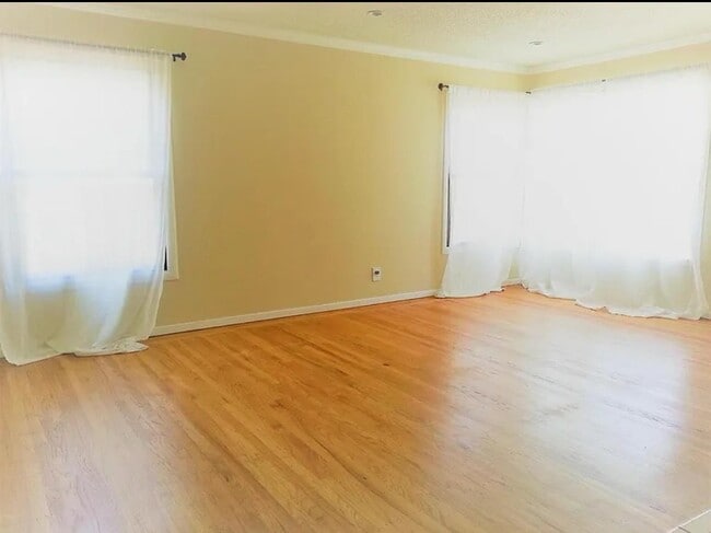 Building Photo - 415 Wisteria Dr