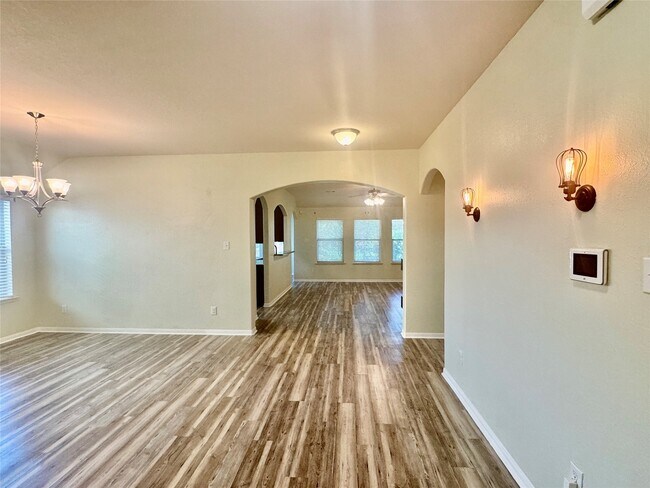 Building Photo - 1205 Quarterhorse Dr
