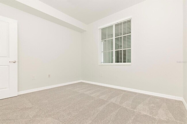 Building Photo - 12320 Wellen Golf St