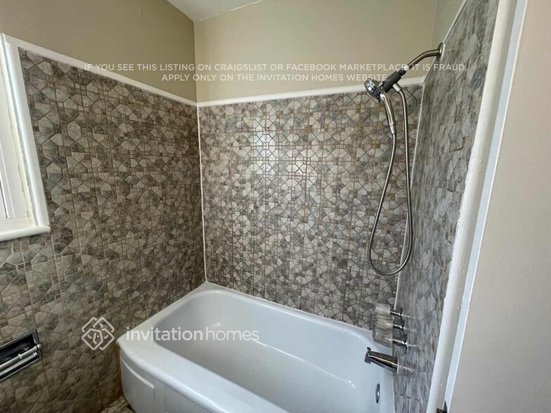 Building Photo - 508 Vervais Ave