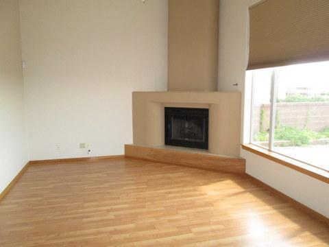 Building Photo - Large 4 Bedroom House in La Cueva District