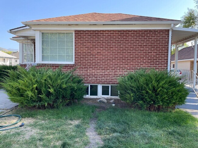 Building Photo - 2711 Gramercy Ave