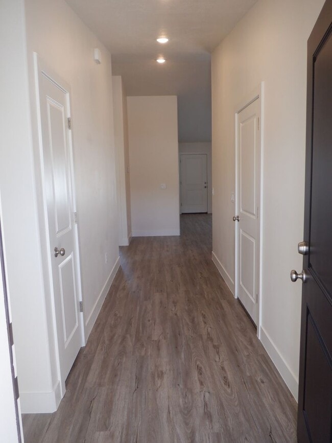 Building Photo - 3 bedroom- 2 bath Newer Construction