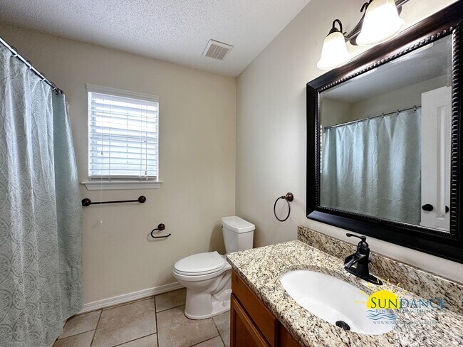 Building Photo - Adorable 3 Bedroom Home located  in Fort Walton Beach Home!