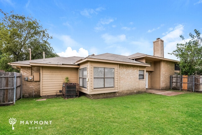 Building Photo - 600 Rancho Dr