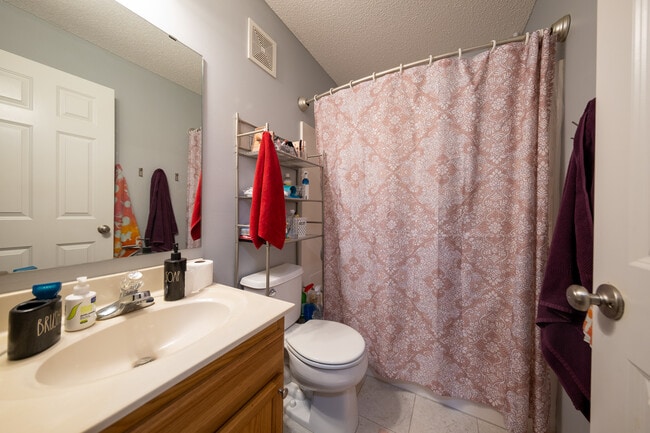 Building Photo - 17326 Lilac Ln SE