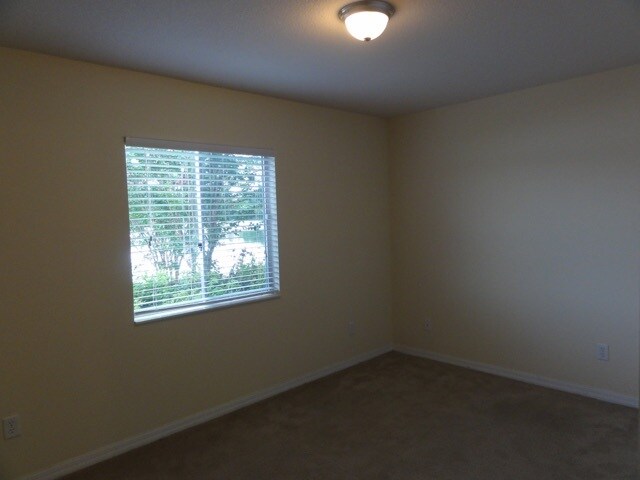 Building Photo - 155 N Pearl Lake Causeway