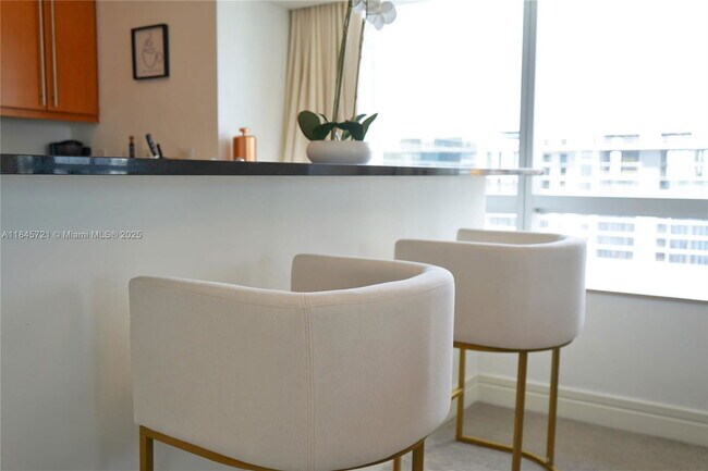 Building Photo - 1435 Brickell Ave