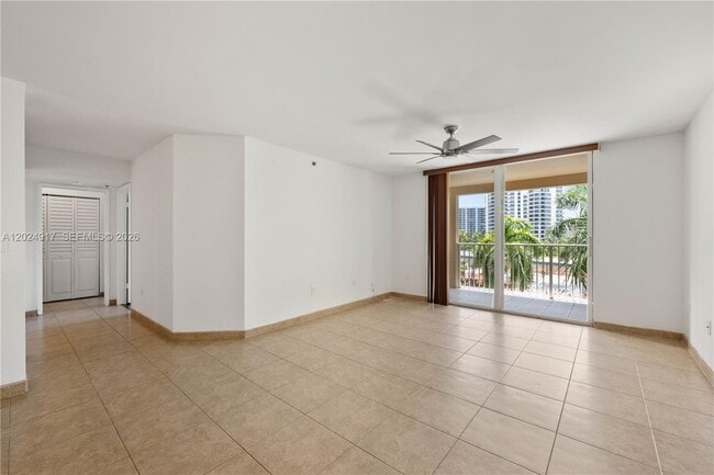 Building Photo - 19501 E Country Club Dr