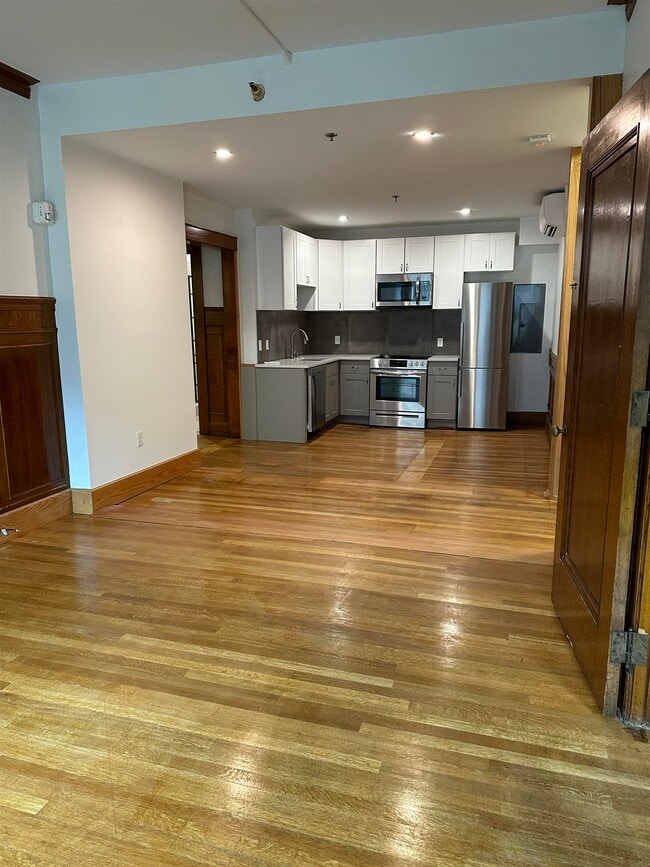 Building Photo - 4 Elliot St