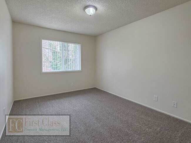Building Photo - 17150 SW Heritage Ct